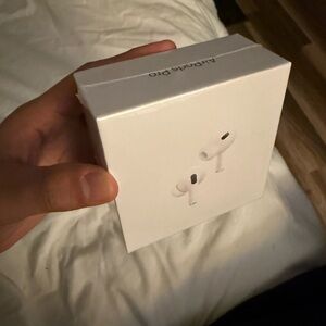 Apple AirPods Pro Box in White